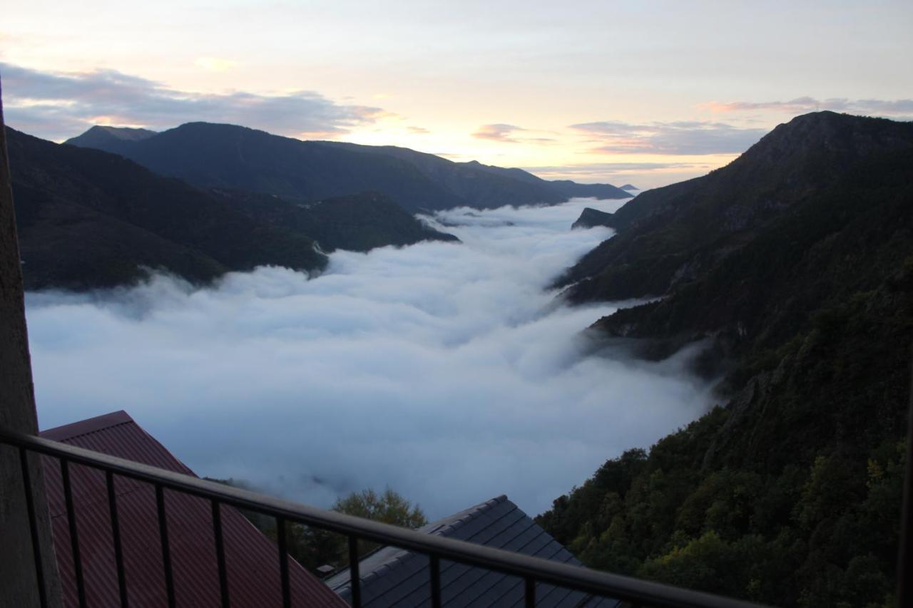 Auberge Lo Robur 厄乌 外观 照片